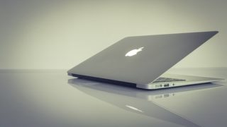 laptop 1742462  340 320x180 - デザイナーが使うパソコンの選択方法「MacかWindowsどっちが良いのか」